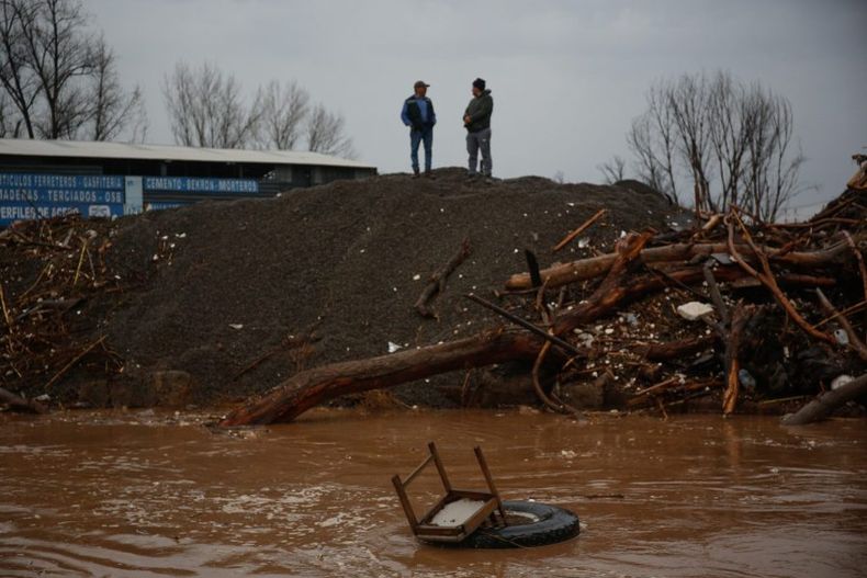 Contaminacion en el rio Mapocho scaled e1718405606481.jpeg