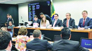 Brasil: Así fue cómo diputados evangélicos convirtieron un proyecto sobre postnatal en prohibición del aborto