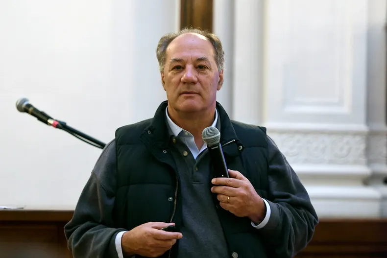 juan sutil relativiza dictadura de pinochet para mi no era una dictadura y genera criticas al comando de matthei.webp