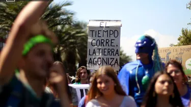 El Desconcierto | 23090 foto de una marcha contra el cambio climatico.webp