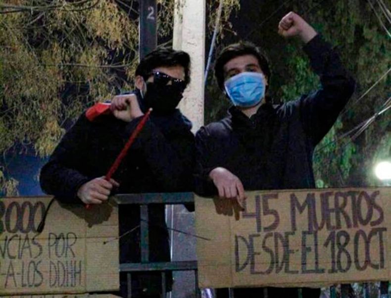 Gustavo Gatica junto a Carlos Astudillo.jpg