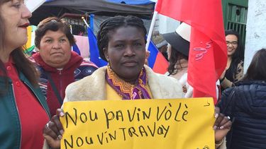 “Por ser haitianas y trabajar de noche”: El sindicato de cafeteras haitianas se manifiesta contra Lo Valledor por despidos injustificados