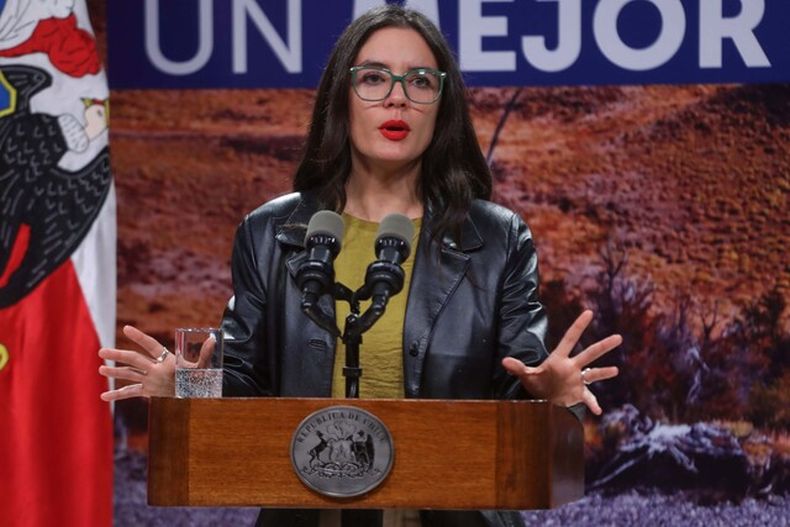 ministra vallejo por crisis de isapres siguen planteando problemas y no soluciones.jpg