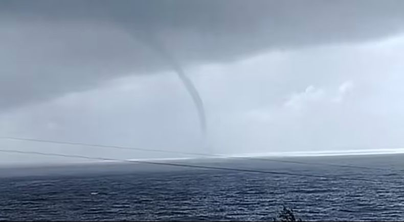 Aviso por posibles trombas marinas en 5 regiones - Captura de video