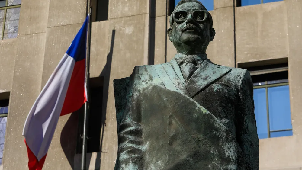 Partido de Giorgia Meloni quiere cambiar nombre de Polideportivo Salvador Allende en Italia y causa polémica