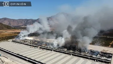 El Desconcierto | 30102 incendio bodegas san francisco en pudahuel.webp
