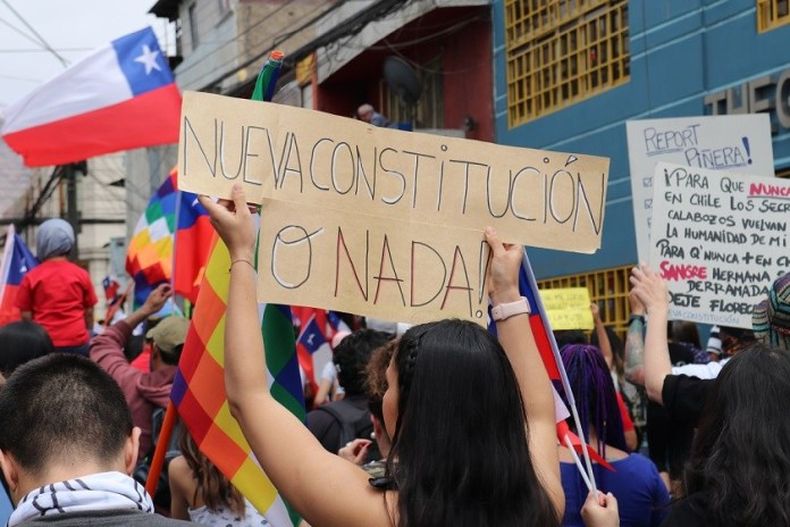 Nueva Constitucion o Nada.jpg