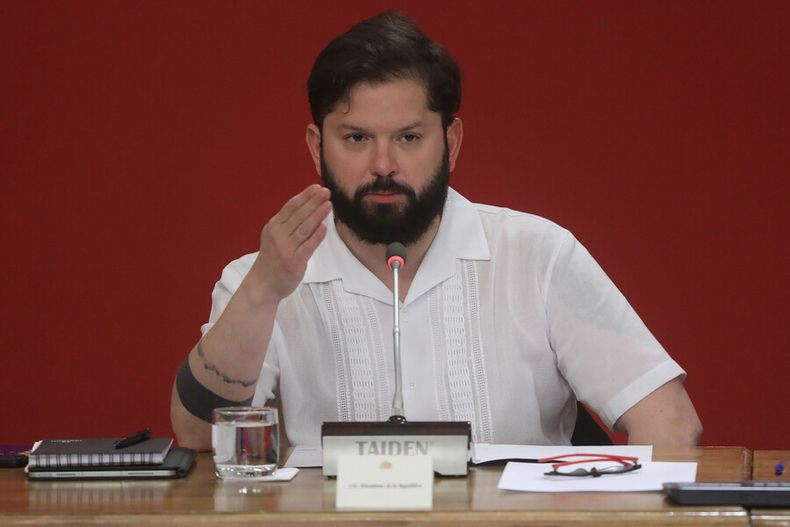 presidente boric anuncia proyecto de condonacion y fin al cae  fes sera el nuevo sistema de financiamiento.jpg