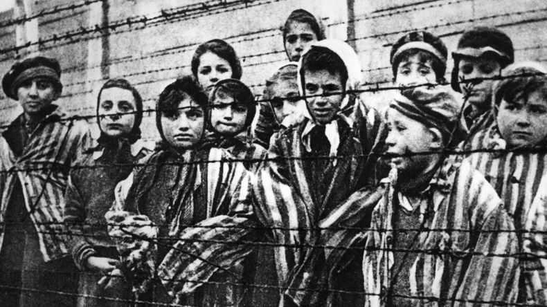 Ninos judios en Auschwitz.jpg