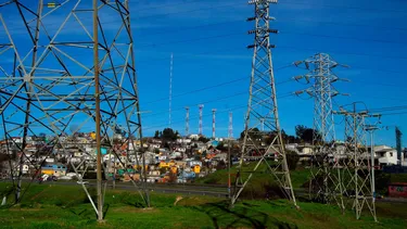 Alcalde de Hualqui se enfrenta a mega carretera eléctrica que cruza 3 regiones, por impacto a bosques y vecinos