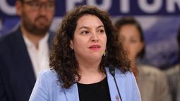 Ministra Toro renuncia a Comunes y aterriza en Convergencia Social tras fusión del FA