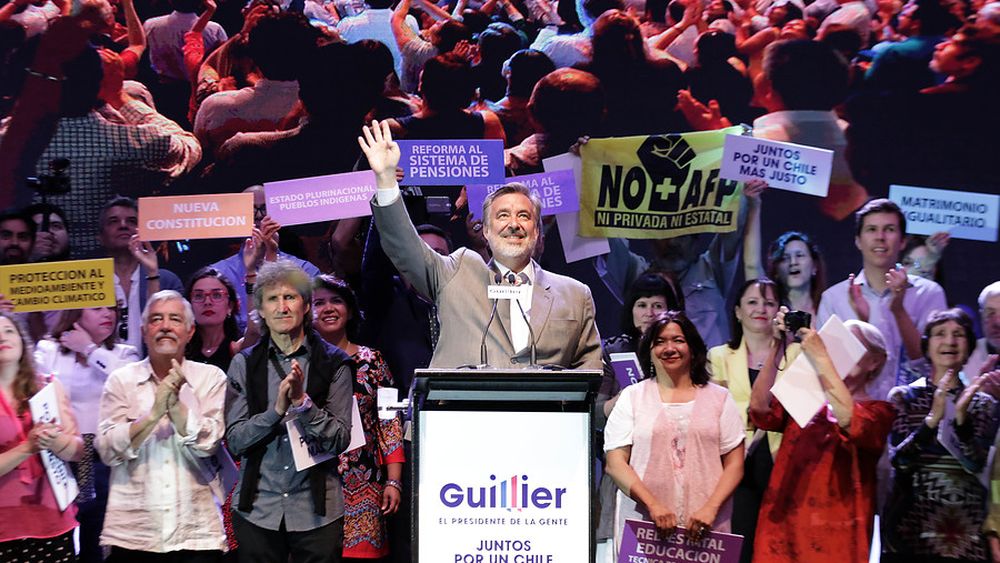 Guillier anuncia que condonará el CAE al 40% más pobre y que ningún abusador de mujeres formará parte de su gobierno
