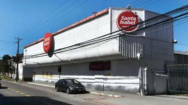 Caída de clienta en salida de supermercado Santa Isabel termina en tribunales: Corte ordena pagarle $2 millones por daño moral