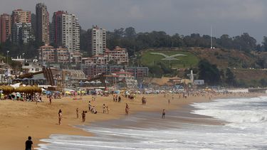 Descubren presencia de microplásticos en la brisa marina