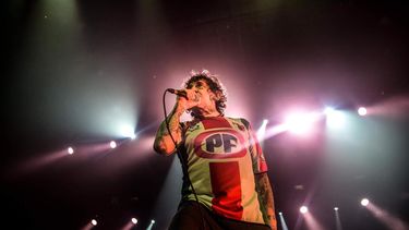 Vocalista de la Polla Records vistió la camiseta de Palestino durante un concierto en Uruguay