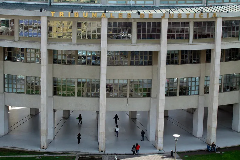 trabajador denuncio a caja los andes por pedir a su empleador descontar 103 mil mensuales por deuda corte ordena devolver montos.webp