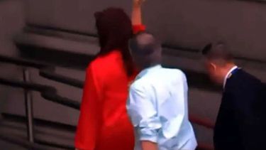 Cristina Kirchner responde a insultos de adherentes de Milei con viralizado gesto de desprecio