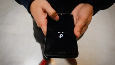 Mujer que se identificaba como exjefa de campaña de Kast funó a médico por licencias médicas: Corte ordena borrar video