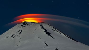 Volcán Villarrica: Gobierno dice “hay riesgo de erupción” y trasladan pacientes de Pucón