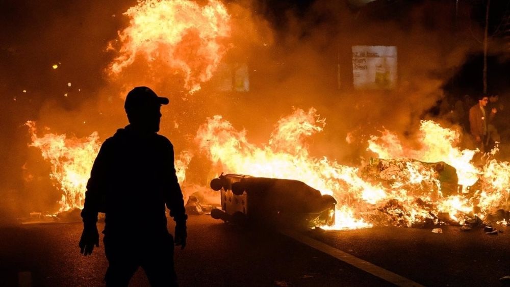 Macron rechaza la mediación que piden los sindicatos entre nuevas protestas