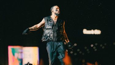 Drake debuta en Lollapalooza Chile 2023 con 20 minutos de atraso e interrupciones
