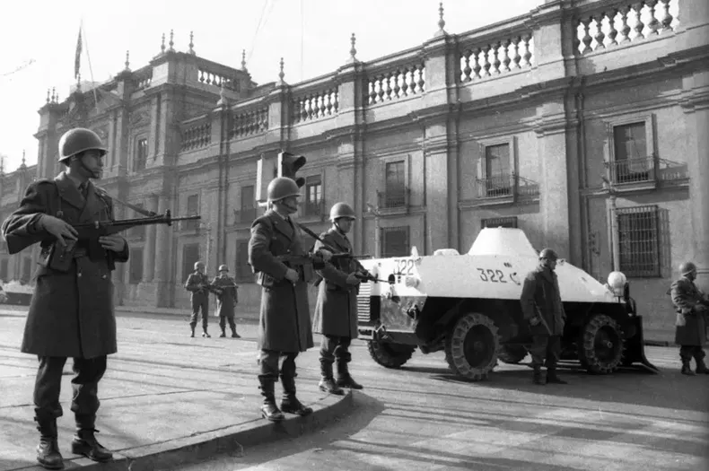 la historia de los hijos de comerciante torturado y encarcelado por 7 anos en 1983, que murio en 2017 sin ser reparado, pero hoy lograron justicia tras 41 anos.webp