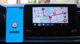 Waze podrá seguir indicando ubicación de Carabineros: Víctima de encerrona perdió recurso