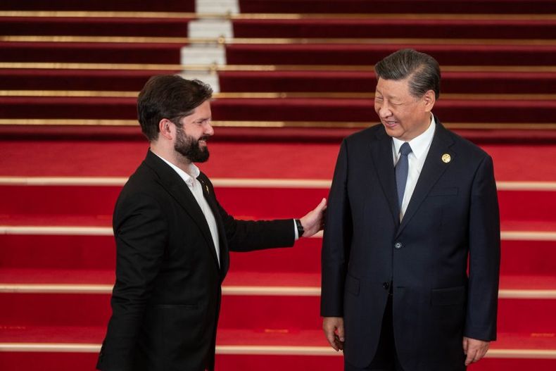 Gabriel Boruc y Xi Jinping scaled e1697551654405.jpg