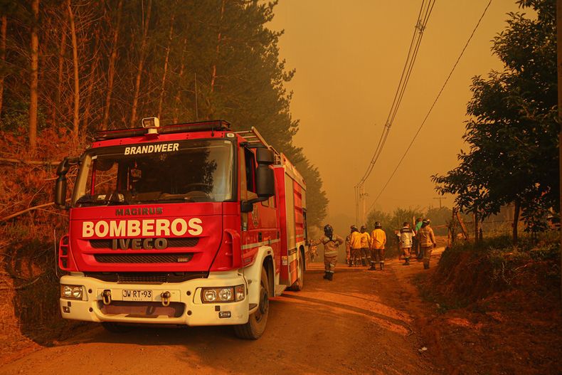 Bomberos de Florida se quedan sin combustible para combatir los incendios forestales.jpg