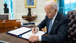 Biden asume responsabilidad por maltrato a migrantes y advierte que habrá consecuencias