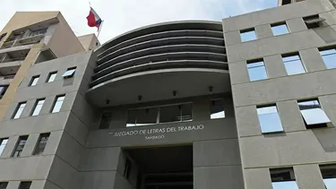 El Desconcierto | rechazan demanda de exjefa de gabinete de subsecretaria de ff.aa. de pinera que acuso discriminacion politica en despido.webp