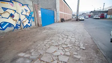 Transeúnte sufrió fractura de tobillo tras caer debido a desnivel en calle de Quilicura: Será indemnizado con $15 millones