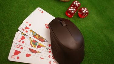 El Desconcierto | online poker gcd42474ae_1920.jpg