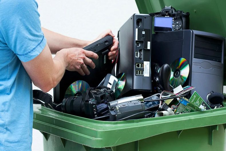 El sistema impulsado por la CCS y la ASCC busca ordenar el reciclaje de aparatos eléctricos y pilas bajo la Ley REP. Maricel Oñate, de Electrónica Circular, valora el avance, pero advierte falta de trazabilidad en algunos puntos de recepción.