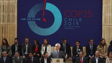 Experto sobre cambio climático: Chile tiene mucha menos ambición medioambiental que los otros anfitriones de la COP