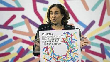 España: Ada colau, alcaldesa de Barcelona, llama a “feminizar la política”