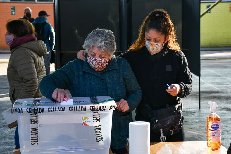 Mujeres votando.jpg