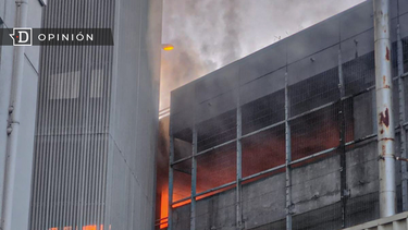 El Desconcierto | Incendio estacionamiento Hospital Regional.png