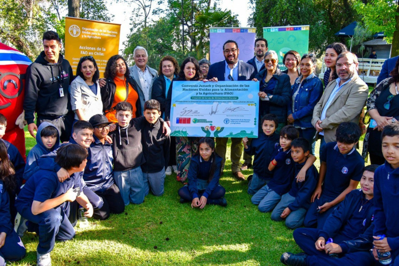Firman convenio para nueva Ley de Alimentacion Escolar.png