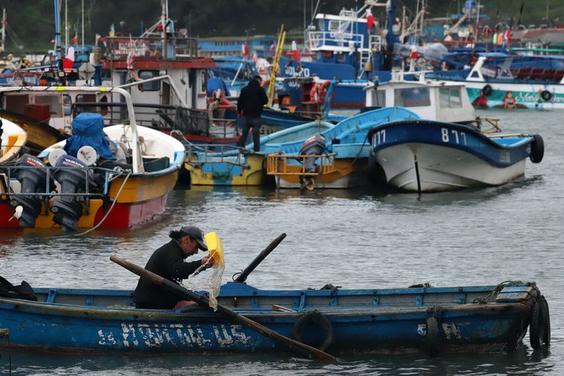 bobadilla cada vez mas solo aprueban legislar fraccionamiento pesquero que corrige inequidad.jpg