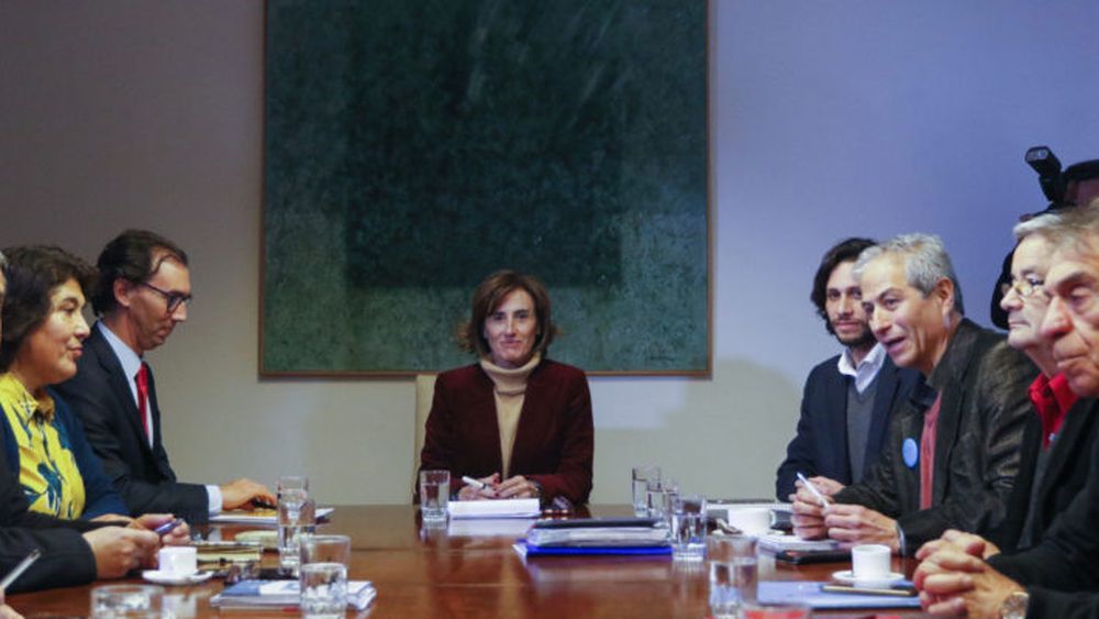 Demandas docentes, de jornales con título a profesionales