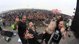 Crítica a Dorso: 30 años de Feña Mánquez: La Gran Avenida del metal chileno