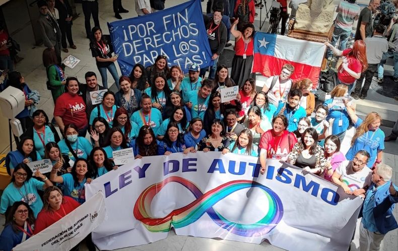 Foto despacho ley autismo.jpg