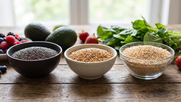 Chía, linaza y microalgas: qué alimentos vegetales contienen omega-3 y cómo consumirlos correctamente.