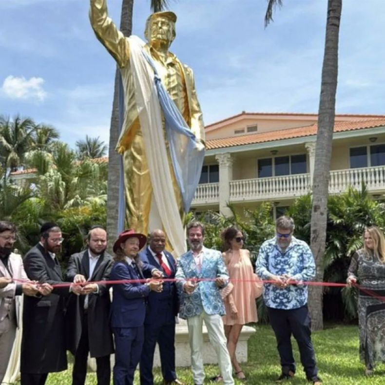 Estatua de Donald Trump /&nbsp;@prensagrafica&nbsp;