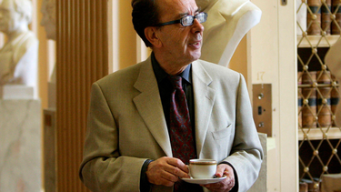 Muere Ismail Kadare: El eterno escritor albanés para el Nobel que usó su pluma como arma