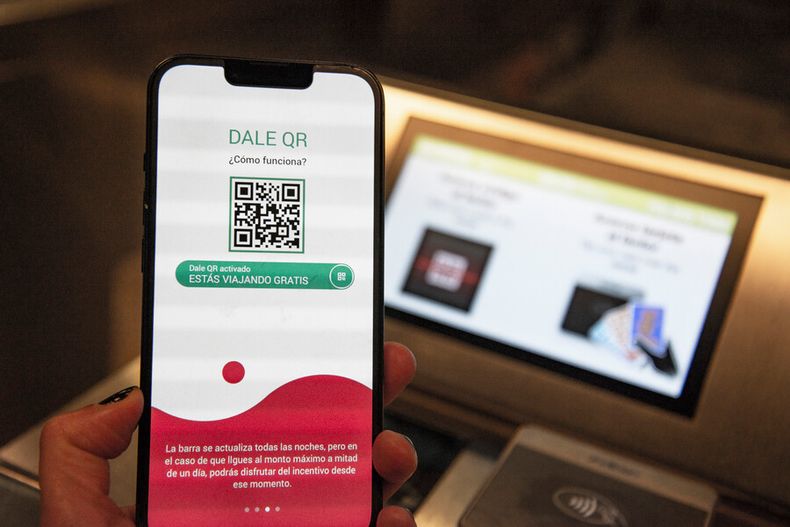 desde este martes usuarios del transporte publico en santiago podran pagar su pasaje a 220.jpg