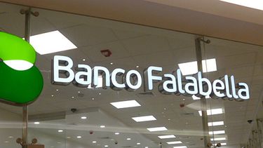 Hablamos mirándote a los ojos: Condenan a Falabella por acosar con cobranza a padres de cliente fallecido