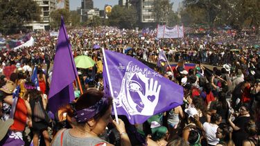 VIDEO| Mamás capuchas participan de la marcha del 8M