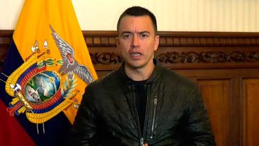 Presidente de Ecuador propone subir el IVA para combatir el conflicto armado en el país